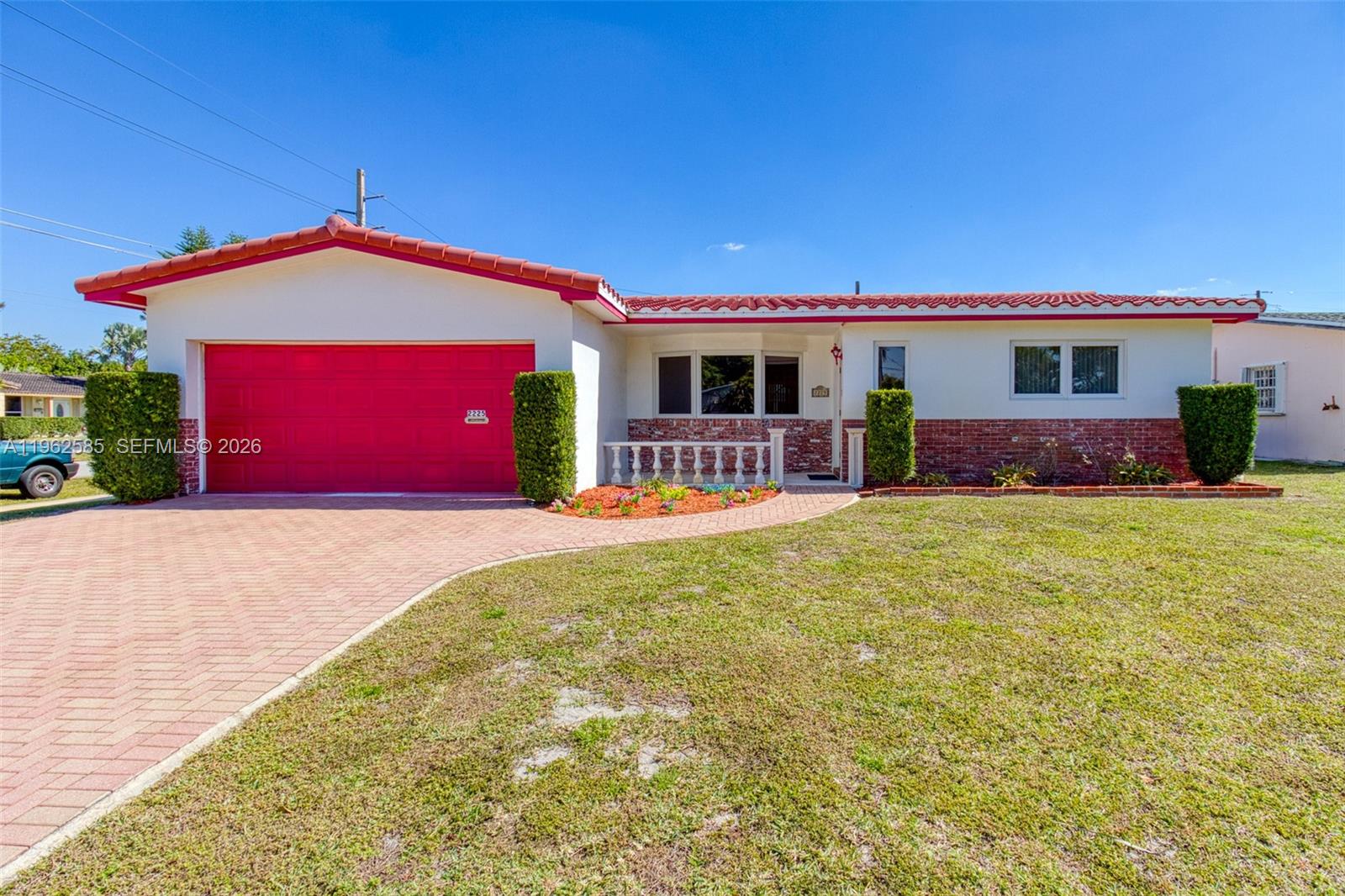 2225 N 39th Ave, Hollywood FL 33021