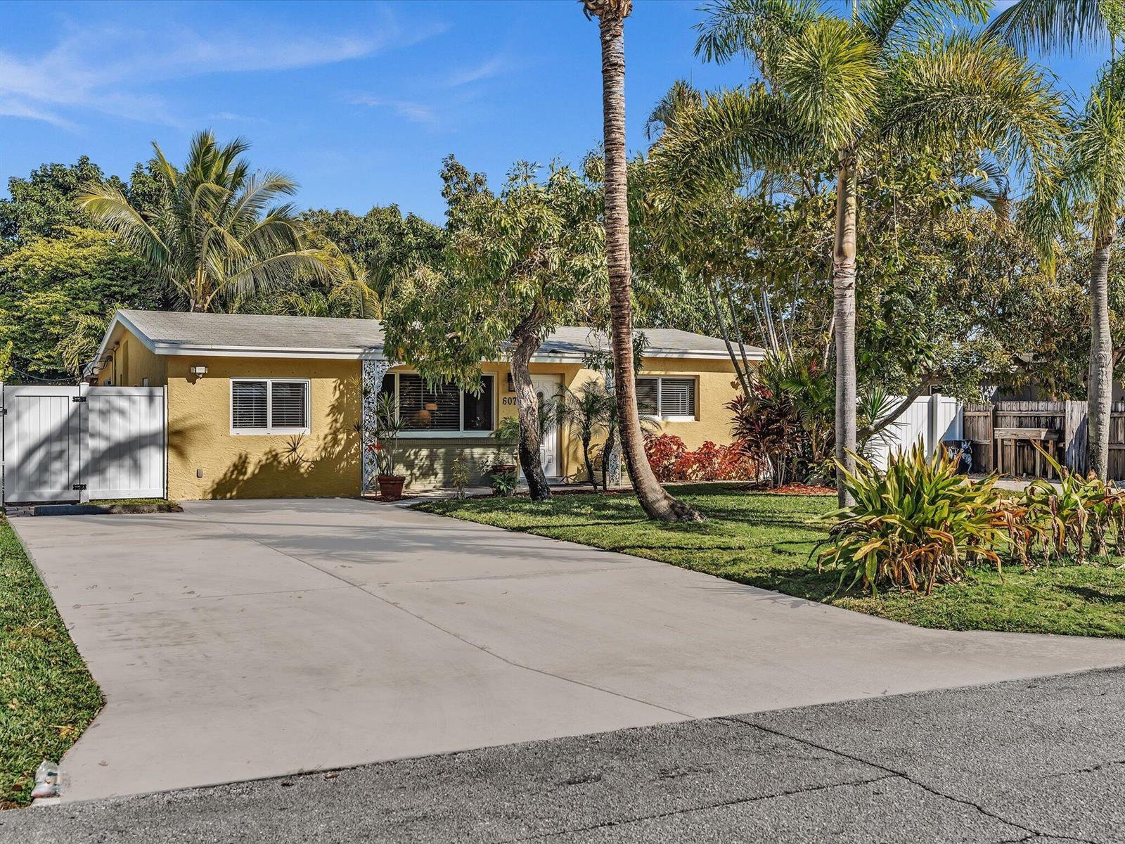607 W Perry Street, Lantana FL 33462