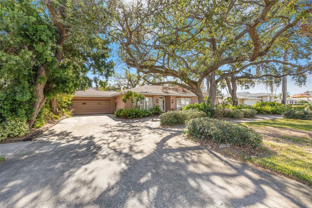 215 SNELL ISLE BOULEVARD NE, ST PETERSBURG, FL — photo 3 of 12
