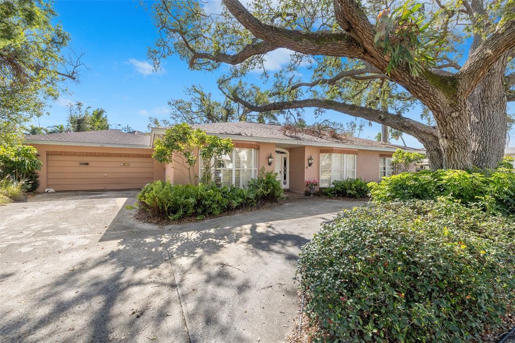 215 SNELL ISLE BOULEVARD NE, ST PETERSBURG, FL — photo 5 of 12