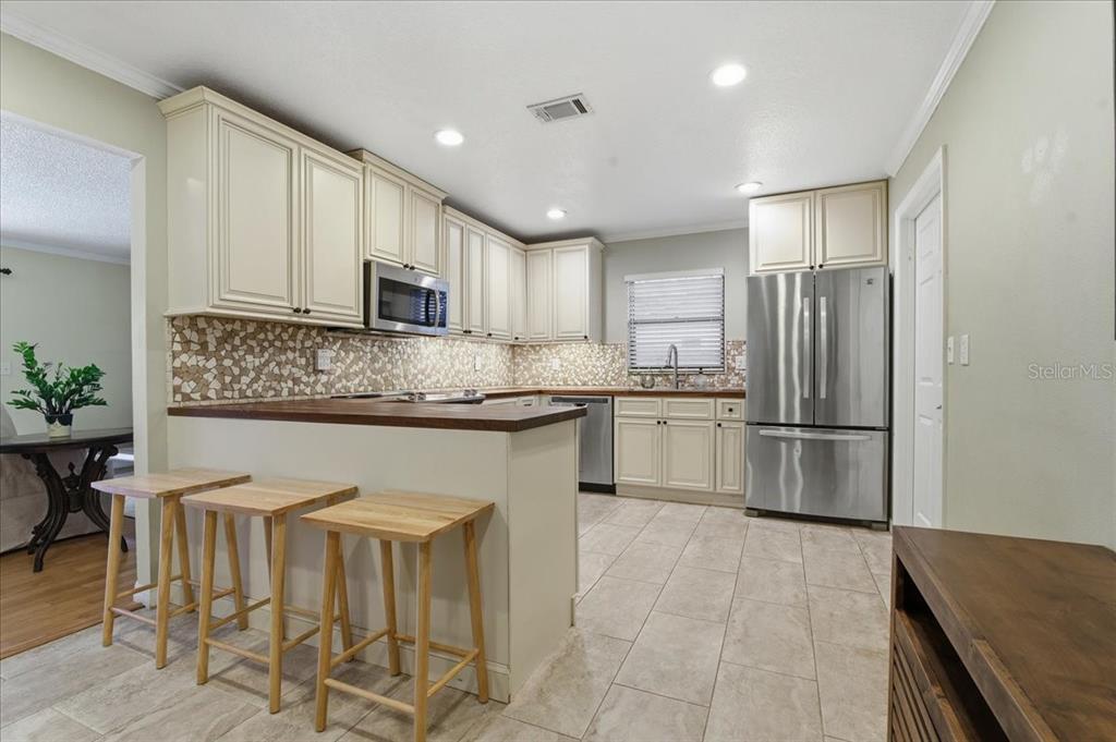1467 GEORGETOWNE DRIVE, SARASOTA, FL — photo 3 of 30