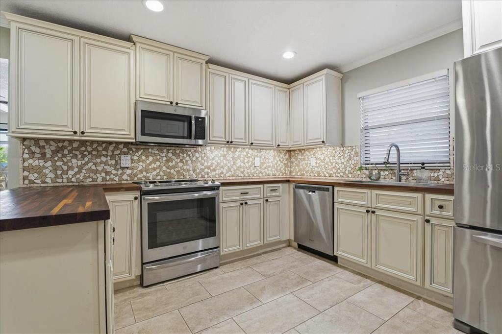 1467 GEORGETOWNE DRIVE, SARASOTA, FL — photo 4 of 30