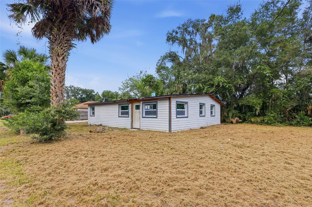 921 S SALISBURY AVENUE, DELAND, FL — photo 2 of 27