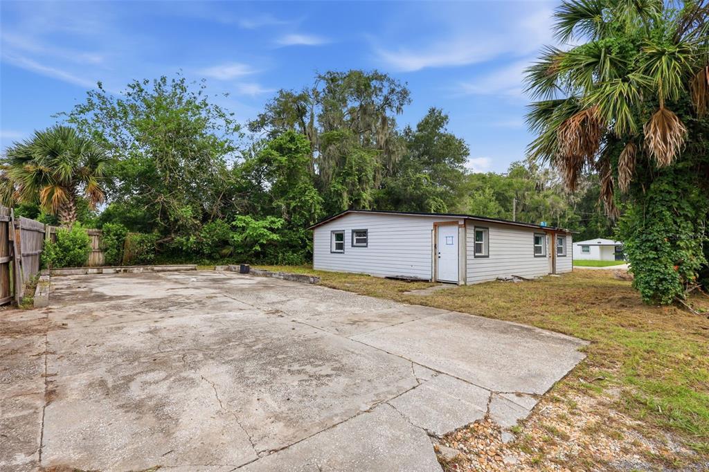 921 S SALISBURY AVENUE, DELAND, FL — photo 3 of 27