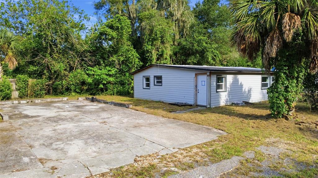 921 S SALISBURY AVENUE, DELAND, FL — photo 4 of 27