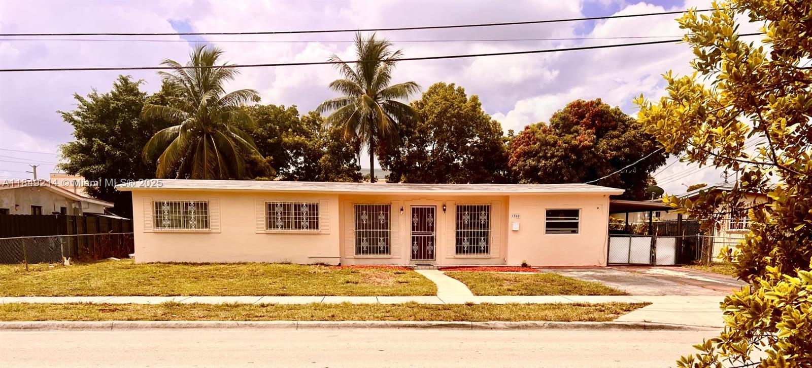 1560 W 53rd St, Hialeah FL 33012