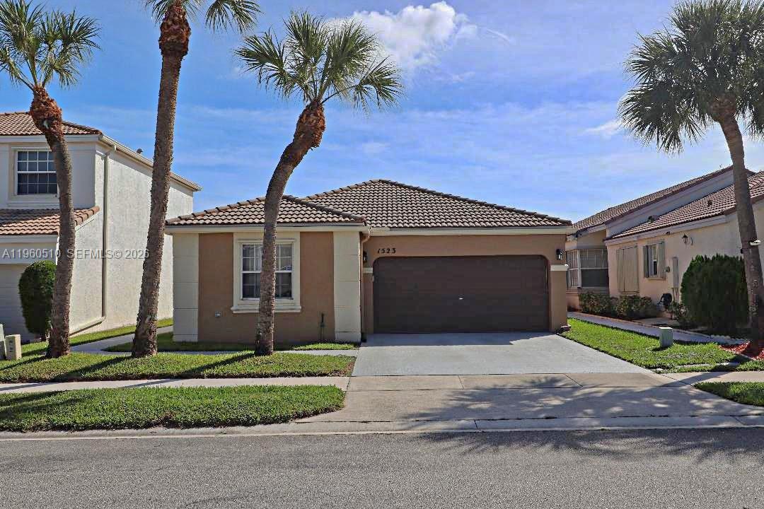 1523 NW 158th Ave, Pembroke Pines FL 33028