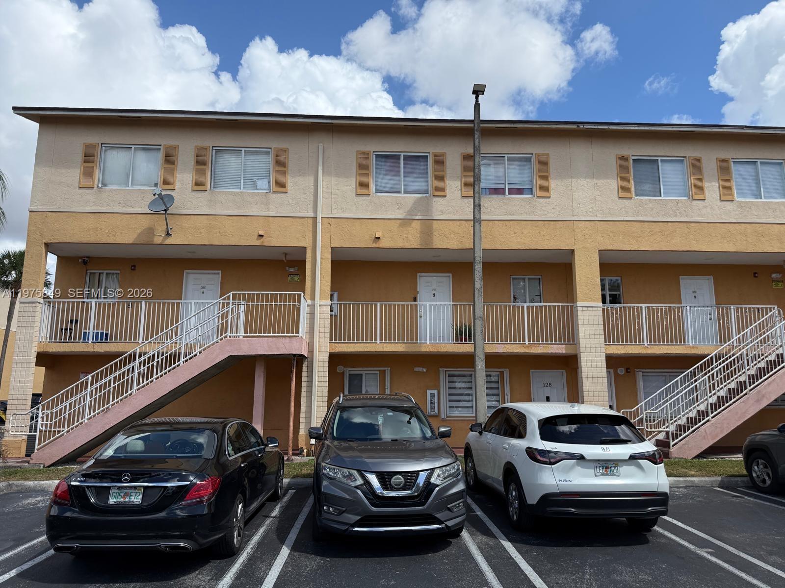 6255 Kendale Lakes Cir # 128, Miami FL 33183