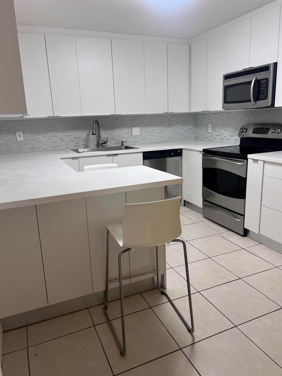 16300 Golf Club Road # 216, Weston FL 33326