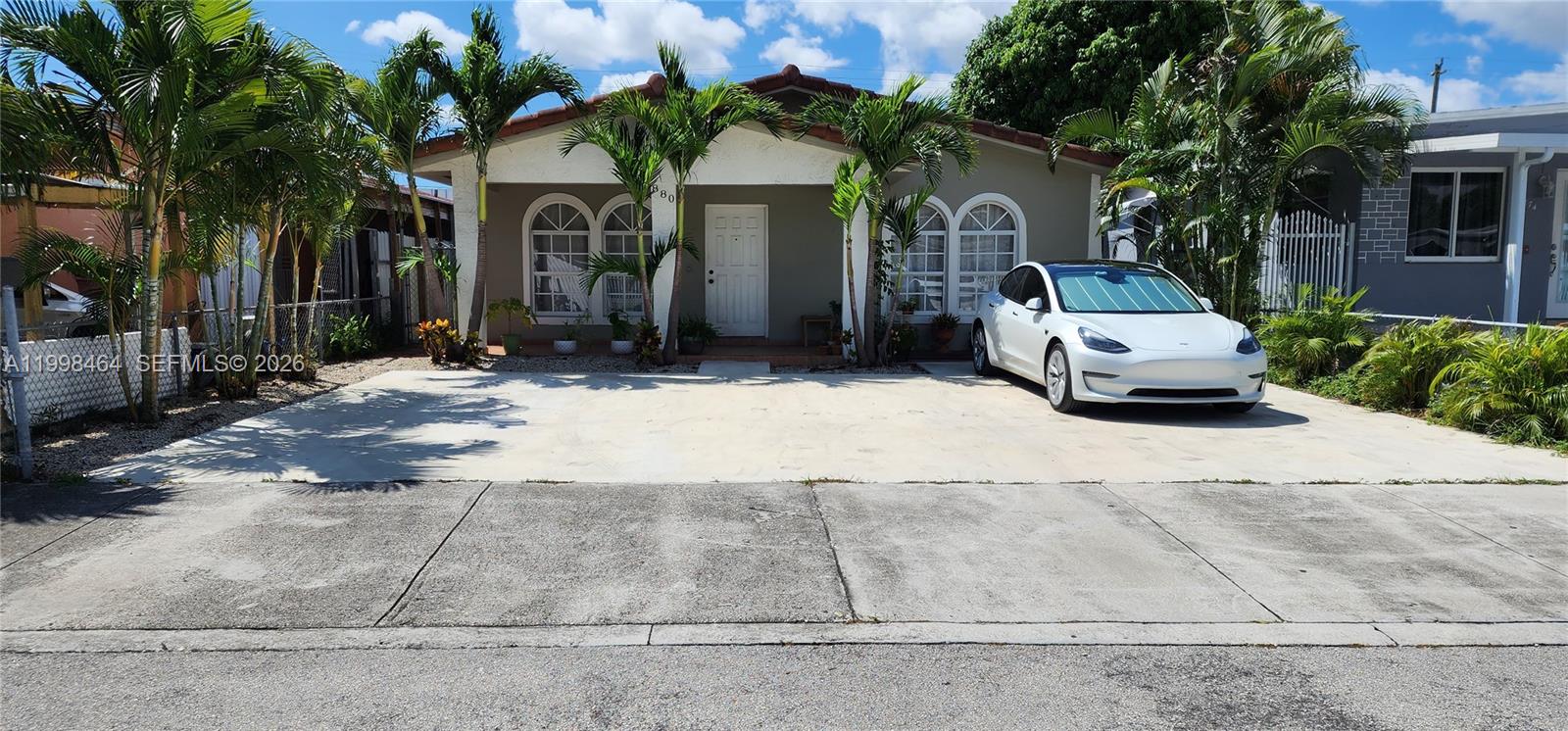 880 E 26th St, Hialeah FL 33013