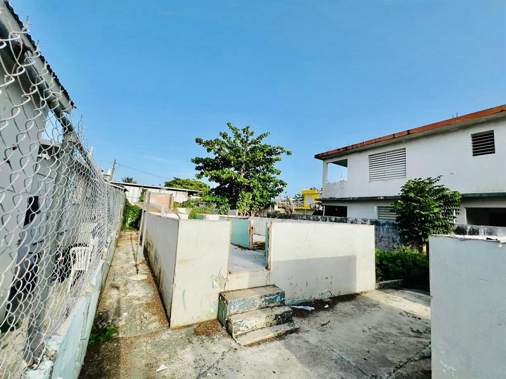 An outdoor area features a concrete foundation with steps and a surrounding chain-link fence — 225 RUÍZ BELVIS, SAN JUAN, PR