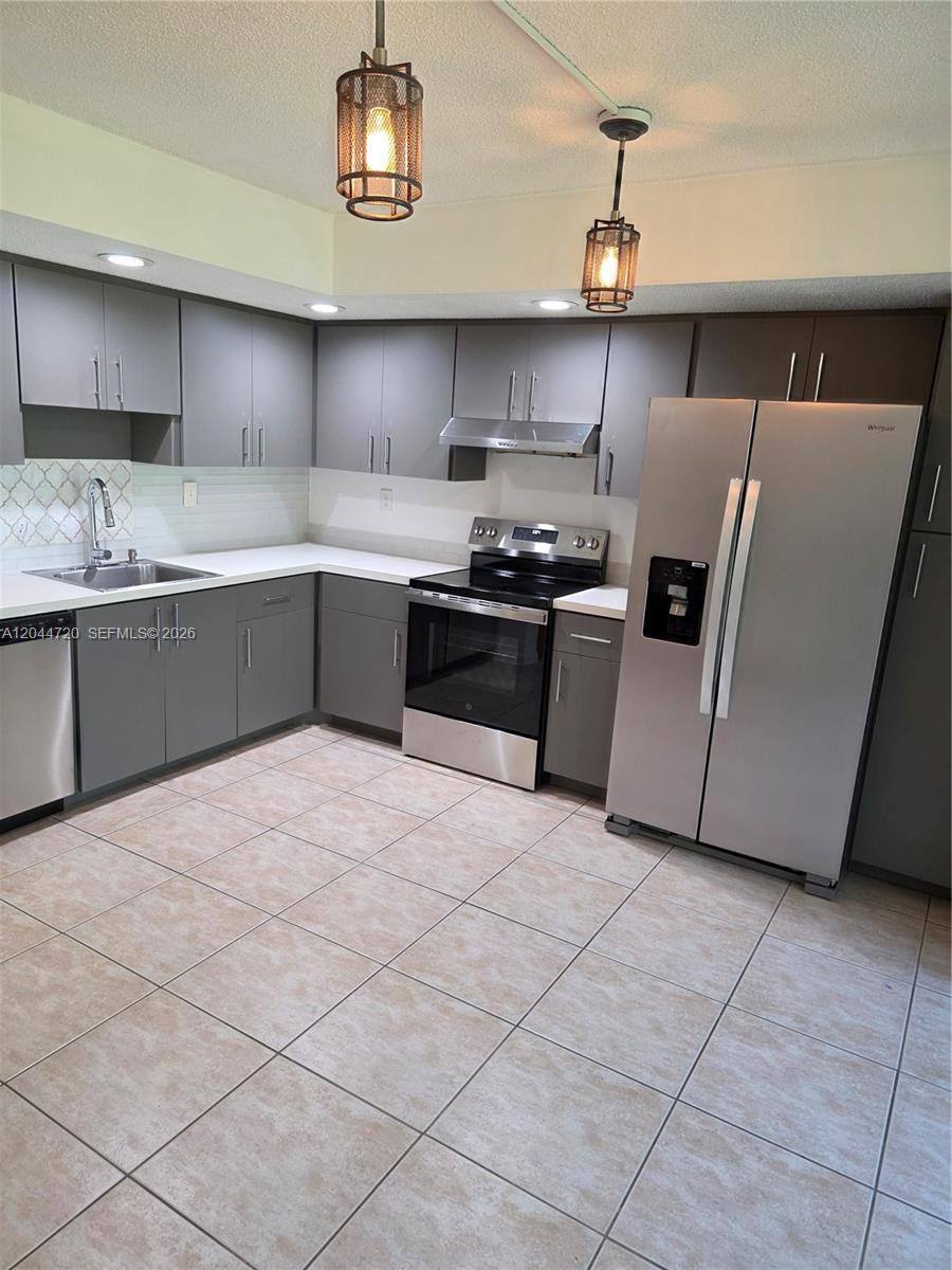 8065 SW 107th Ave # 214, Miami FL 33173