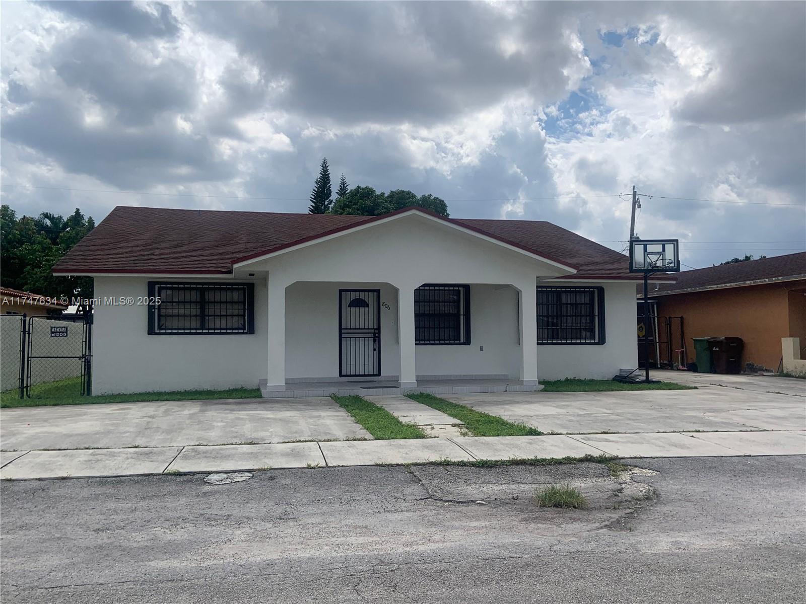 806 W 73rd Pl, Hialeah FL 33014