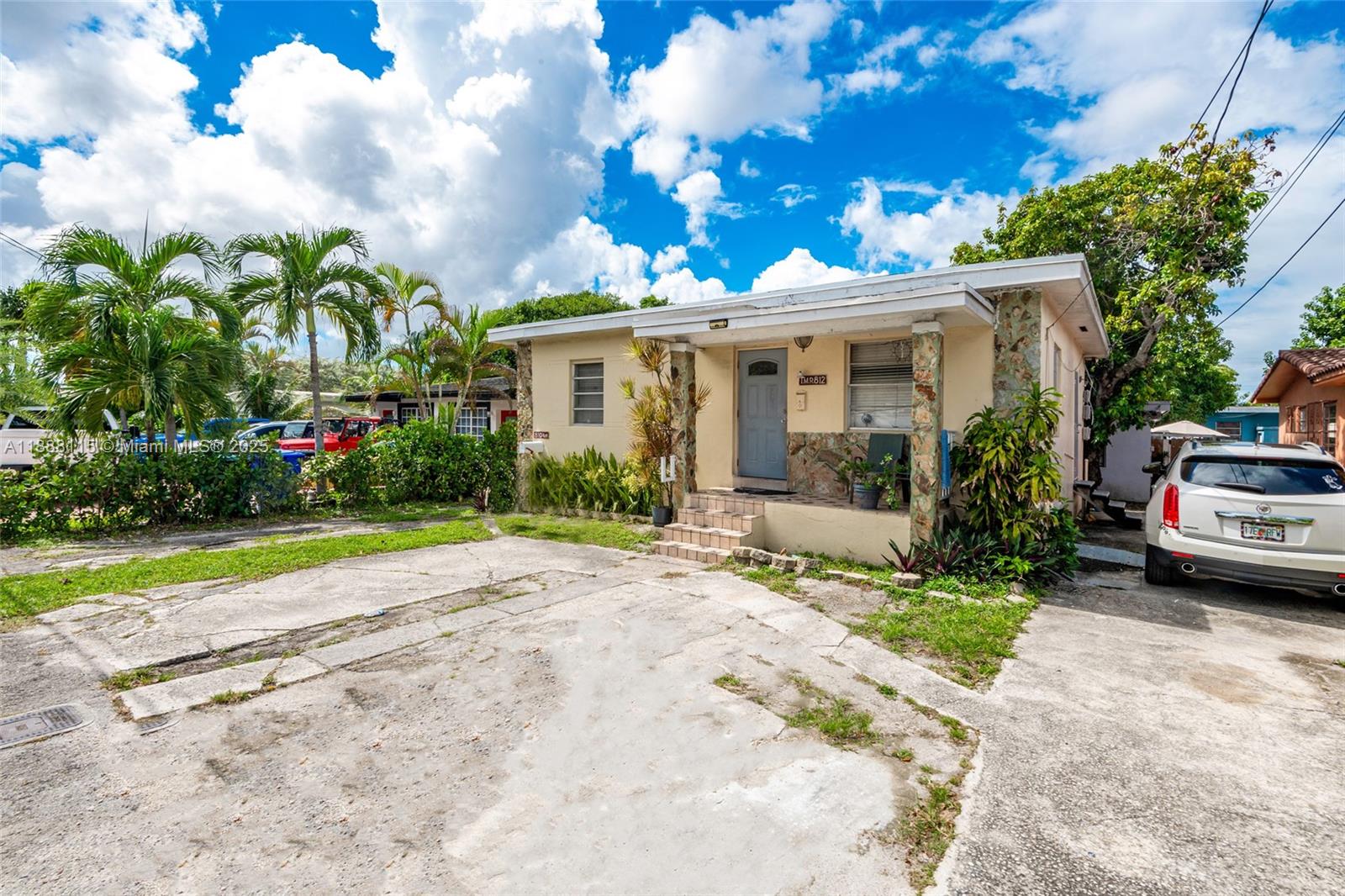 810 NW 24th Ct, Miami FL 33125