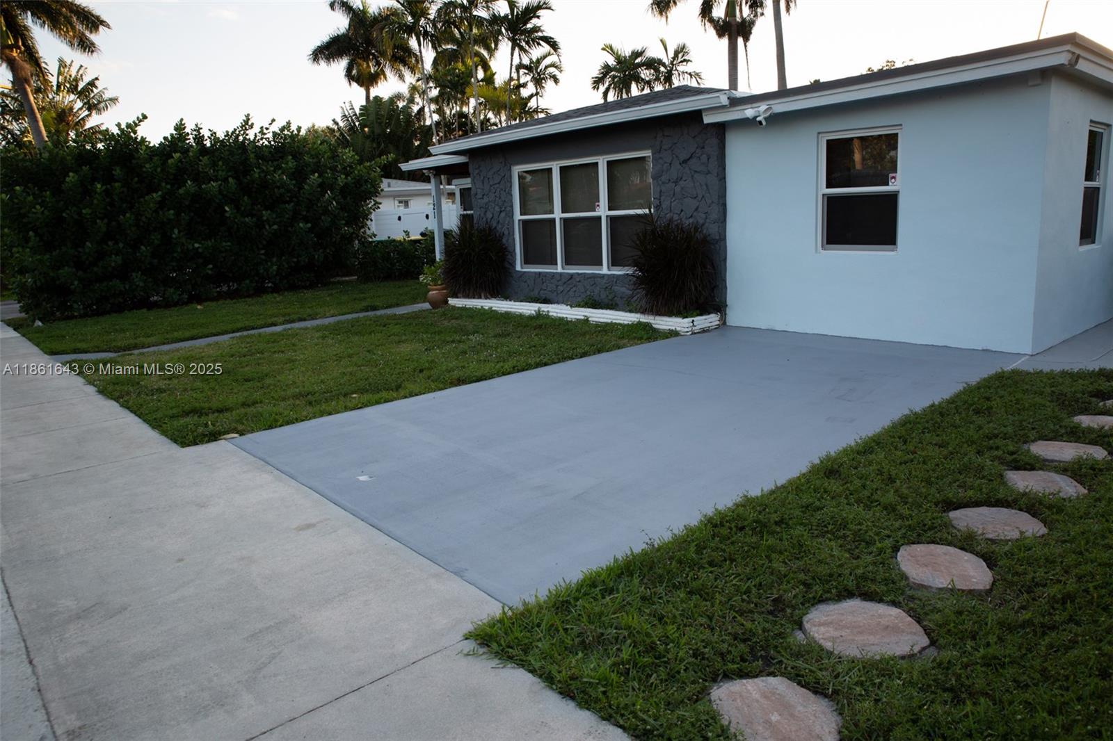 121 NE 1ST CT, Dania Beach FL 33004