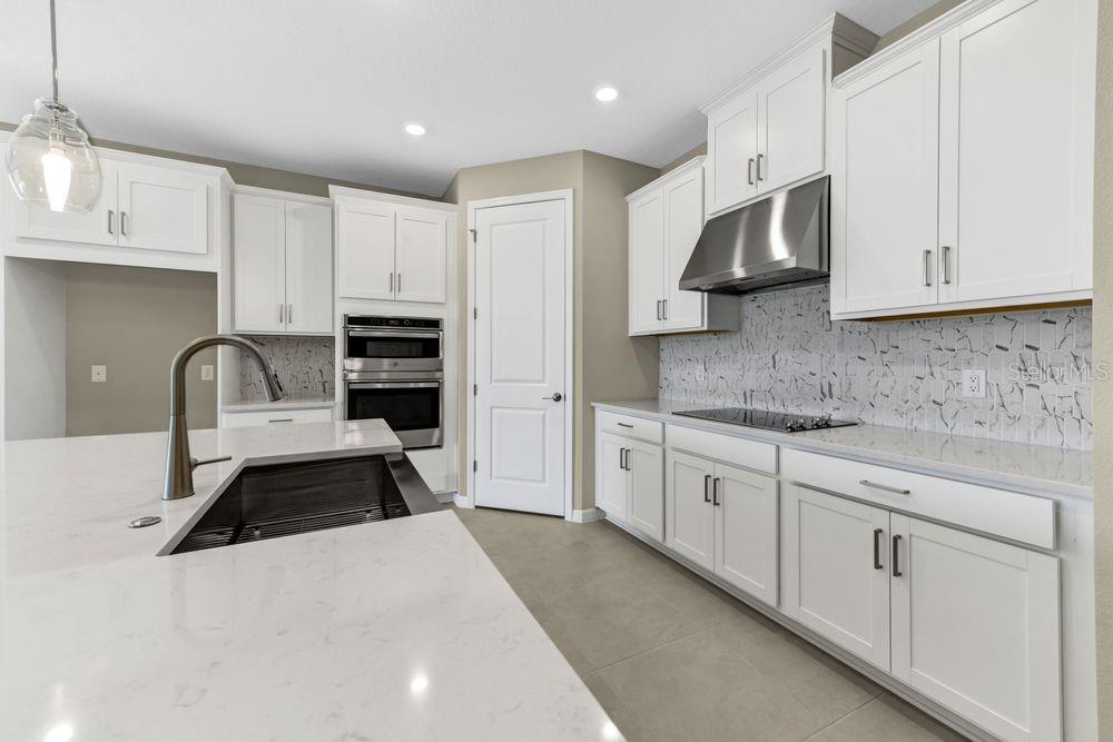 7052 FOXBORO WAY, NOKOMIS, FL — photo 5 of 26
