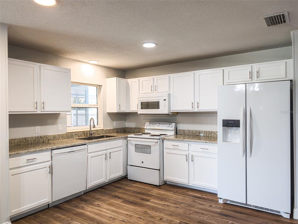 830 N SUNSET DRIVE, MOUNT DORA, FL — photo 5 of 30