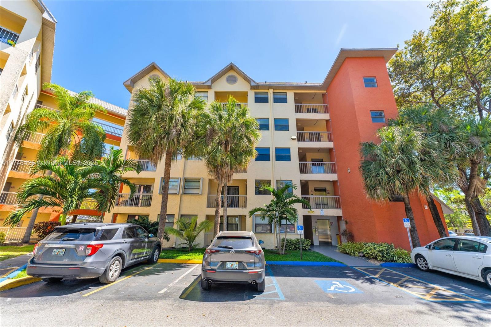 8180 Geneva Ct # 325, Doral FL 33166