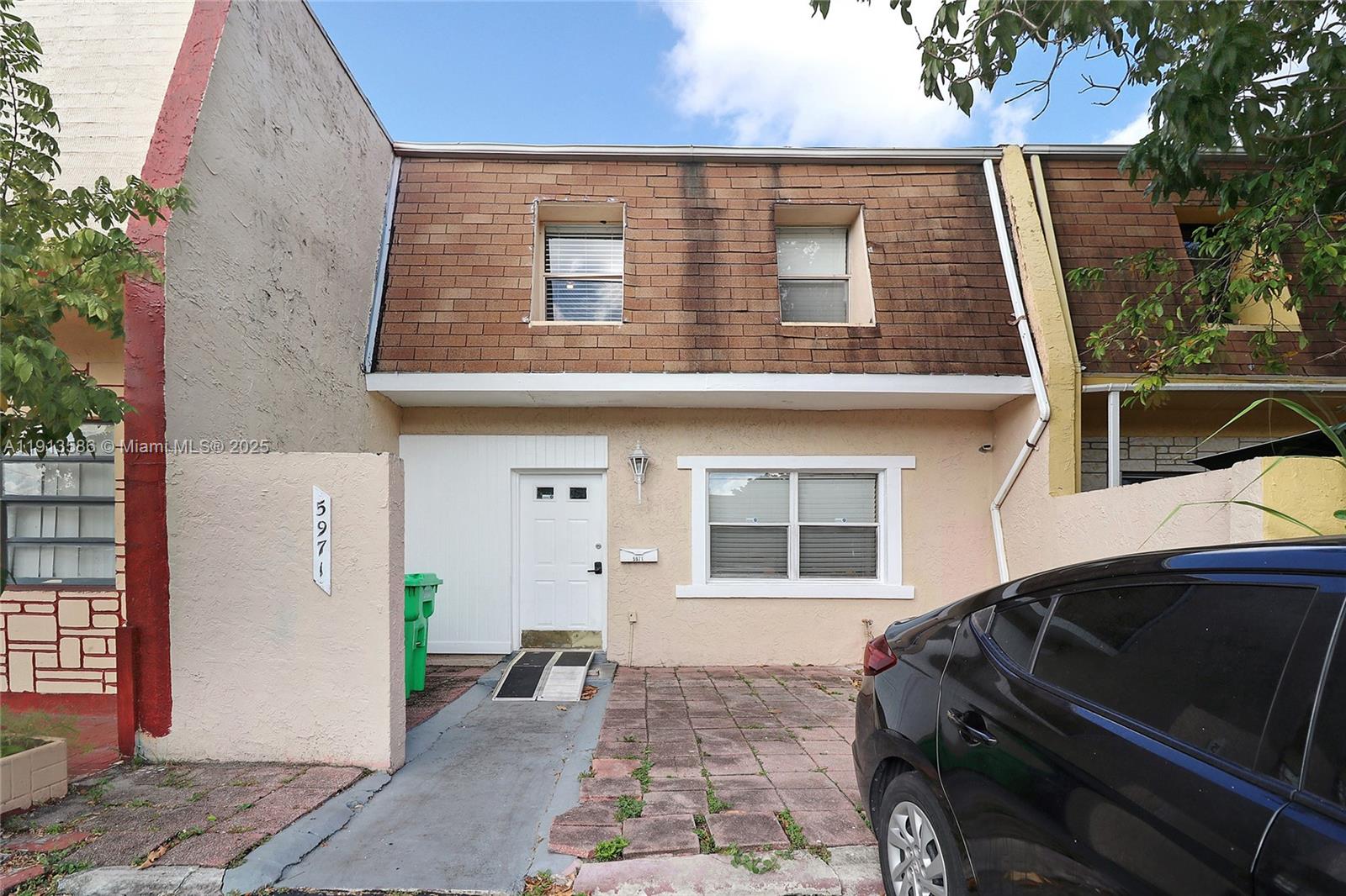 5971 NW 24th Ct, Sunrise FL 33313