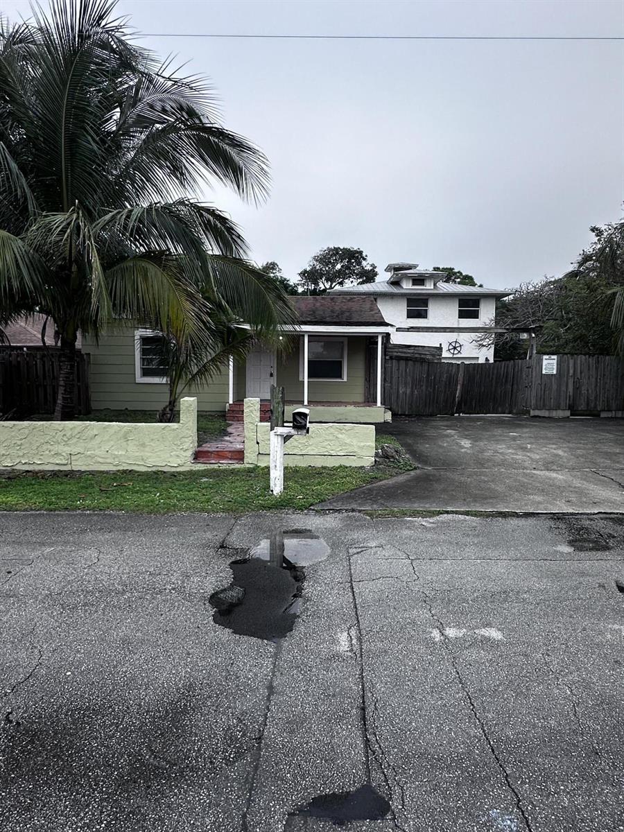 A single-story house with a palm tree, a low wall, and a driveway — 130 NE 4th Avenue, Boynton Beach FL 33435, BOYNTON BEACH, FL