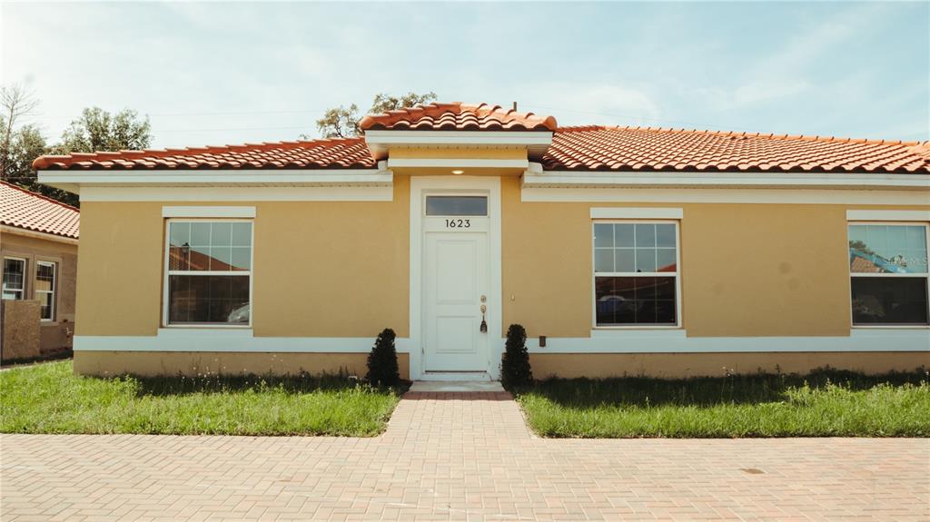 1736 PACIFIC ROAD