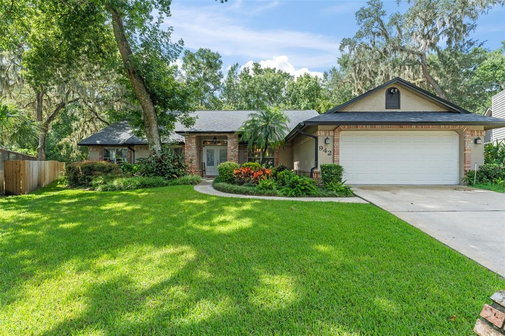 942 DEERWOOD LOOP
