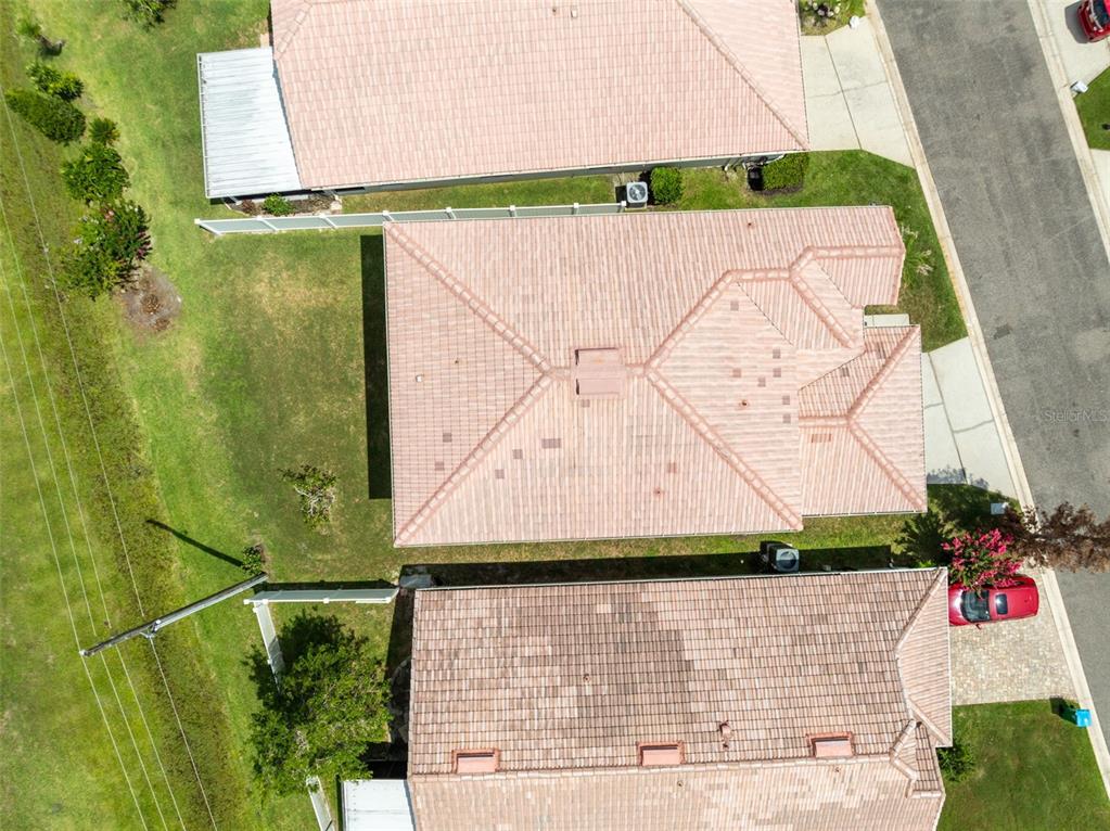 An aerial view shows three adjacent houses with tiled roofs and surrounding yards — 947 GLEN ABBEY CIRCLE, WINTER SPRINGS, FL