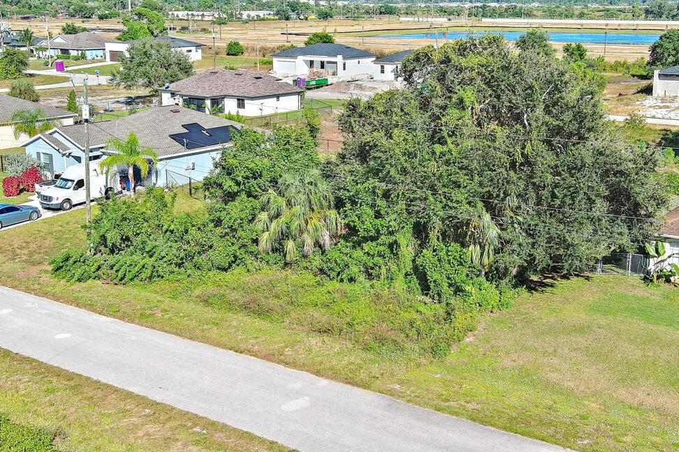 341 RANCHITO AVENUE, LEHIGH ACRES, FL — photo 5 of 22