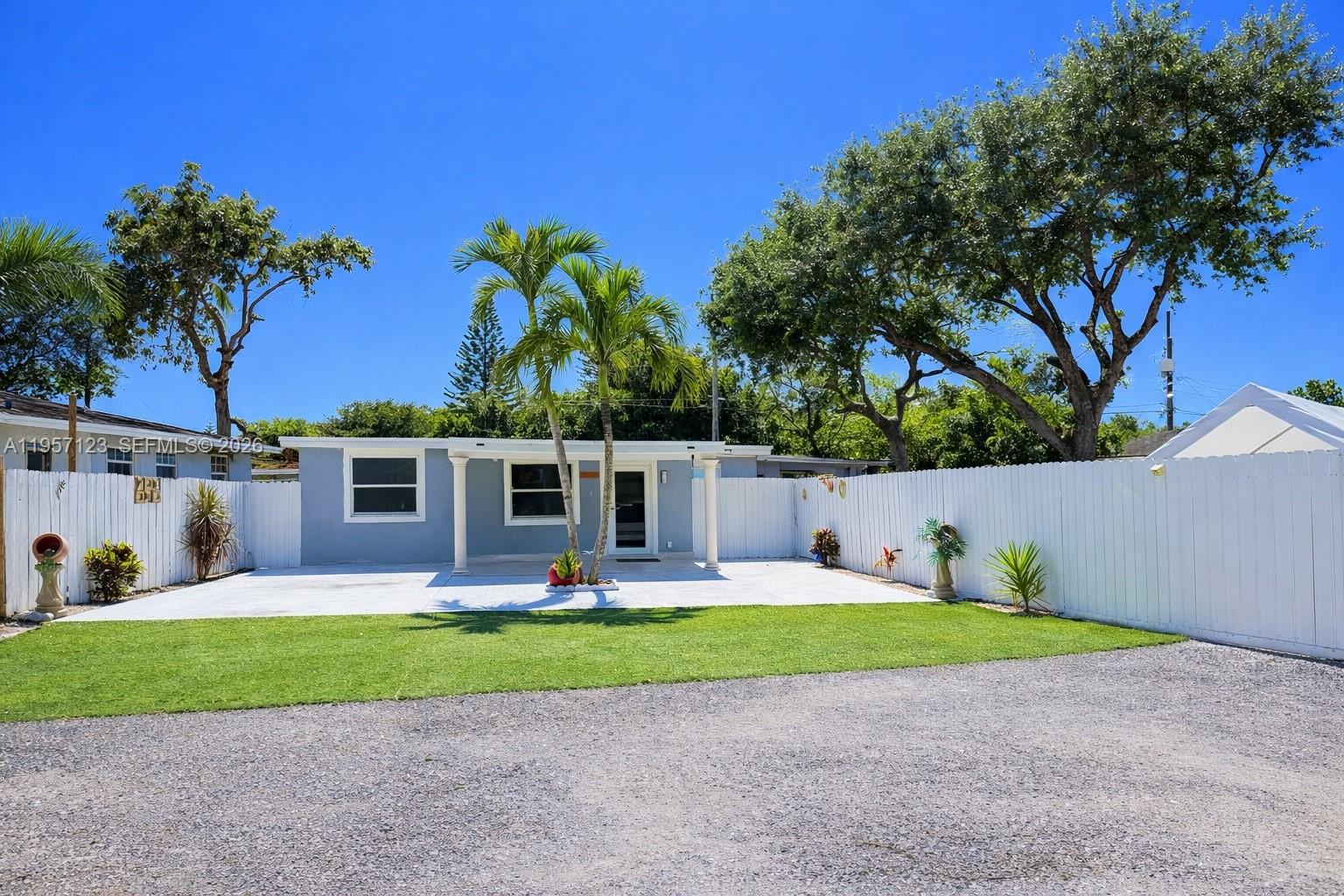 1120 N 61st Ave, Hollywood FL 33024