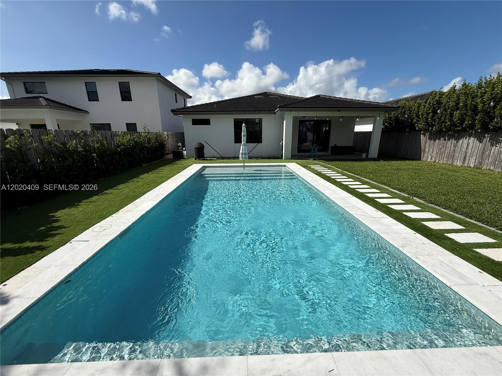 2945 SE 3rd St, Homestead FL 33033