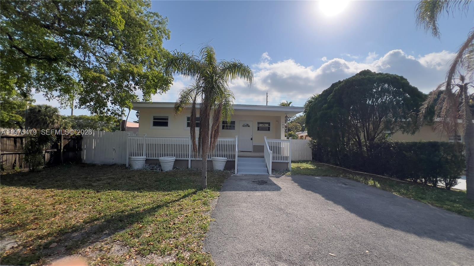 109 SW 1st Ave, Hallandale Beach FL 33009