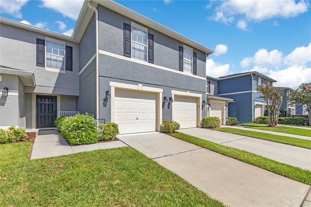 942 COQUINA ROCK STREET