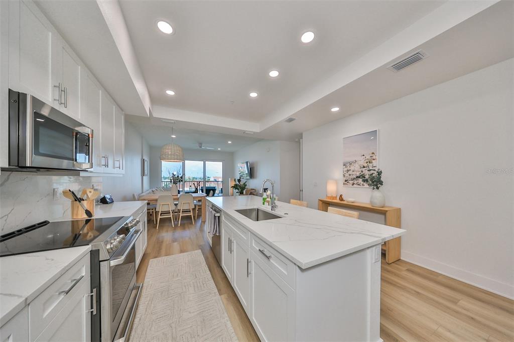 400 150TH UNIT 402, MADEIRA BEACH, FL — photo 4 of 30
