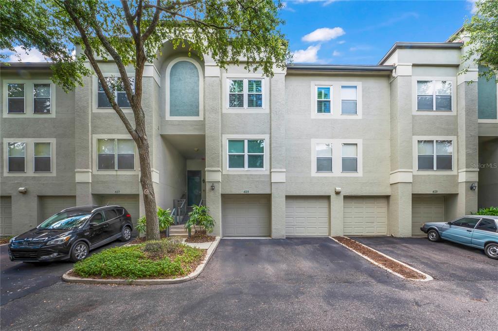 625 TROPICAL BREEZE WAY