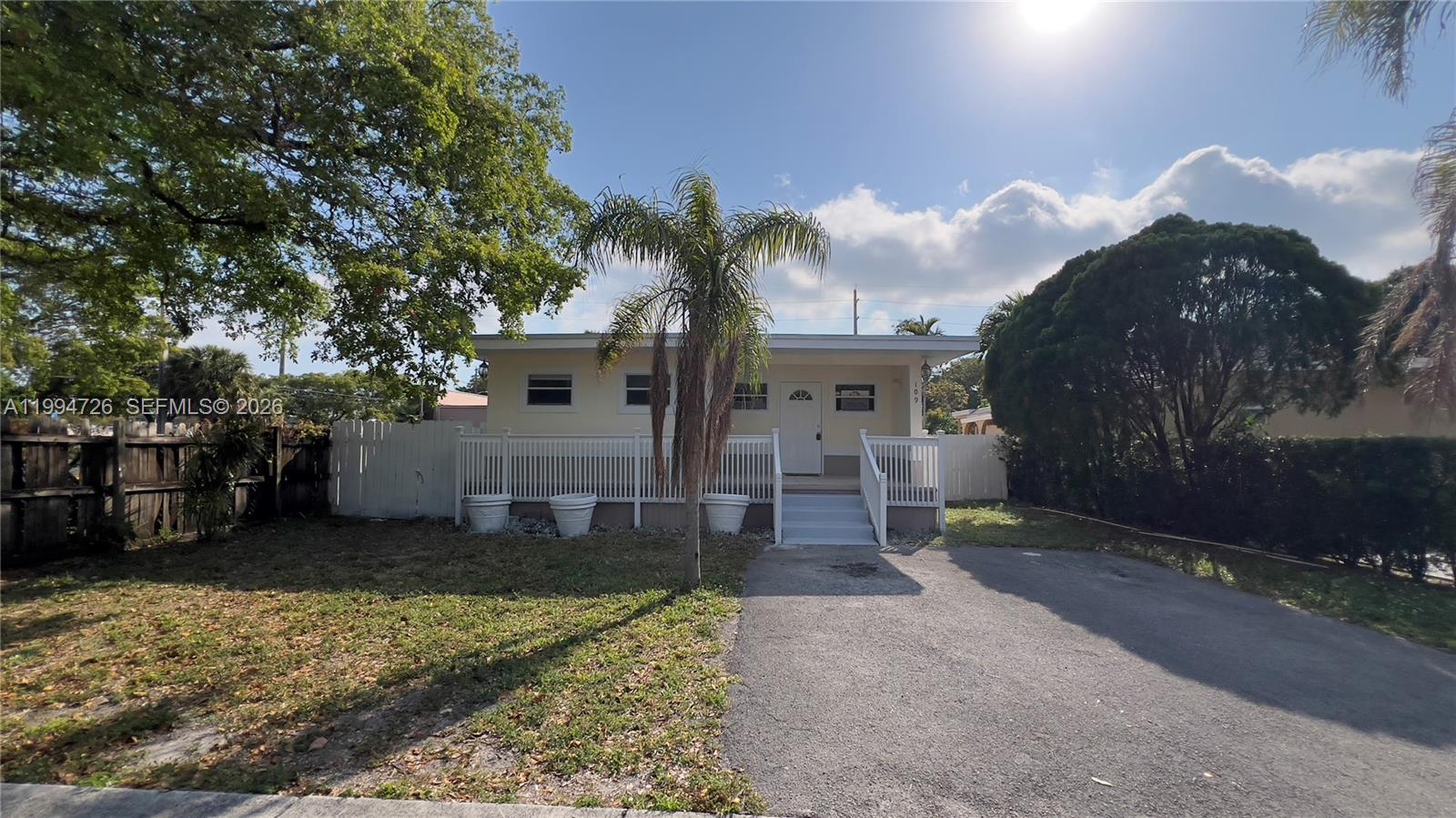 109 SW 1st Ave, Hallandale Beach FL 33009