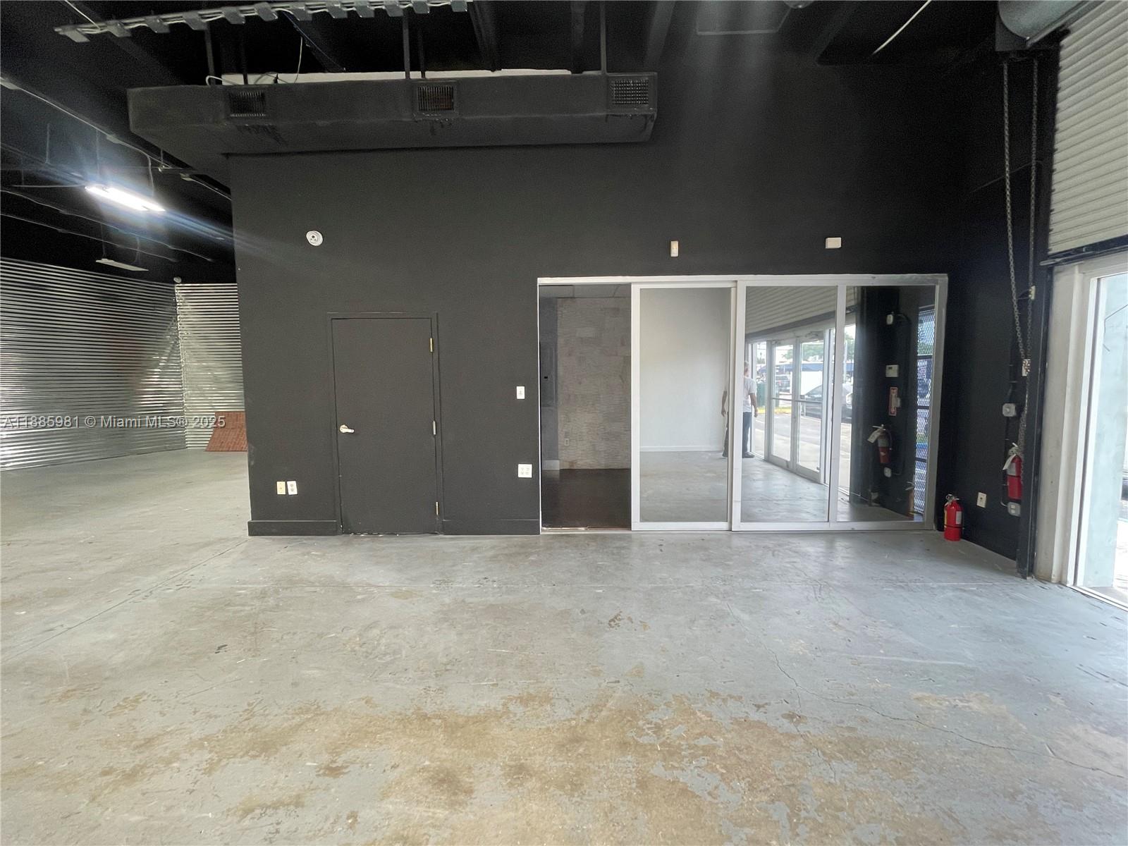 18315 W Dixie Hwy, North Miami Beach FL 33160