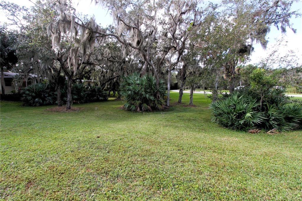 498 SIOUX BOULEVARD, OAK HILL, FL — photo 2 of 17