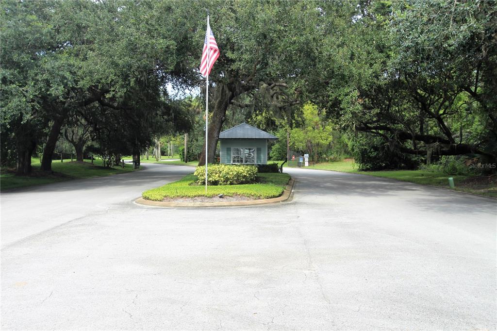498 SIOUX BOULEVARD, OAK HILL, FL — photo 5 of 17