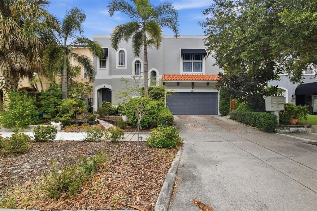 A home office features light wood flooring, a desk, a bookshelf, and a white chair — 211 S WESTLAND AVENUE UNIT 1, TAMPA, FL