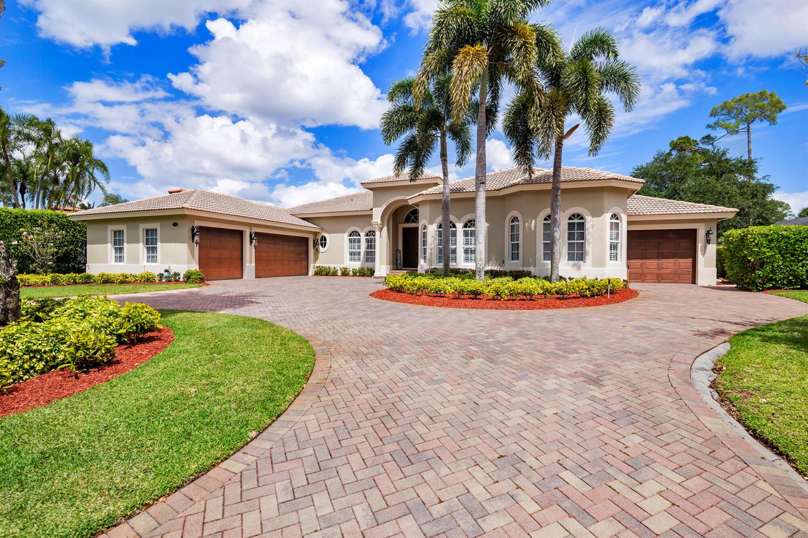 594 N Country Club Drive, Atlantis FL 33462