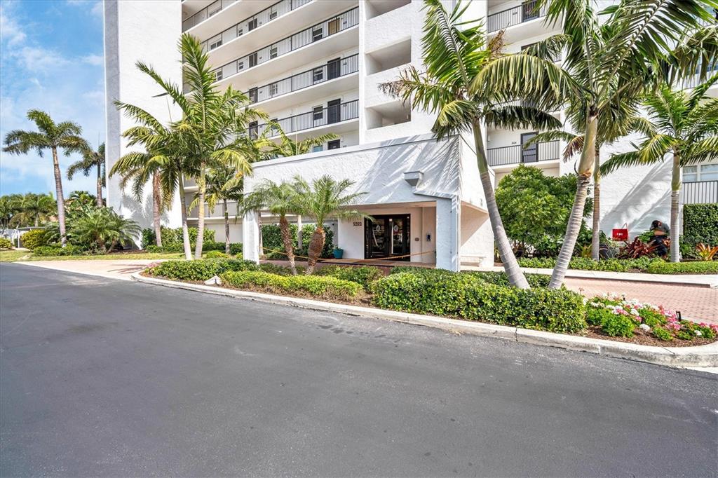 9393 MIDNIGHT PASS ROAD UNIT 302, SARASOTA, FL — photo 3 of 30