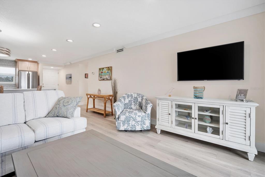 9393 MIDNIGHT PASS ROAD UNIT 302, SARASOTA, FL — photo 5 of 30