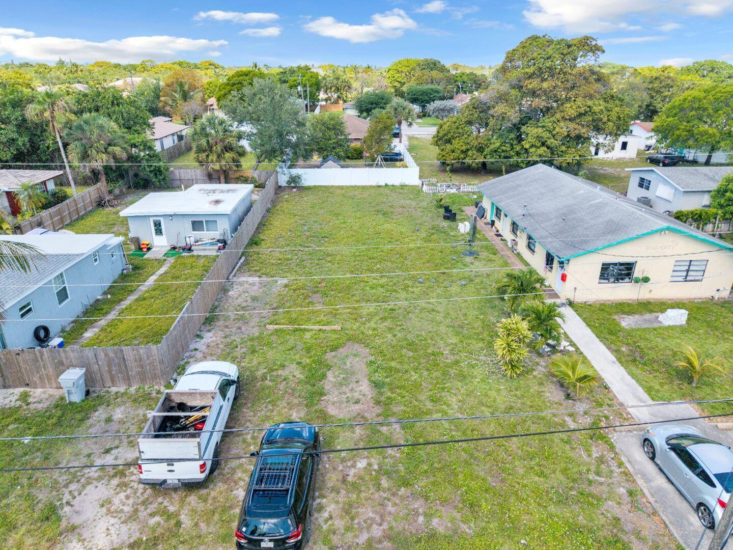 An aerial view shows a vacant grassy lot situated between two residential houses — 625 NW 15th Avenue, Pompano Beach FL 33069, POMPANO BEACH, FL
