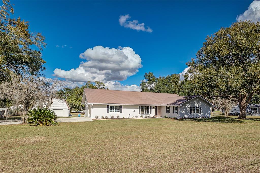 926 MEADOWOOD DRIVE