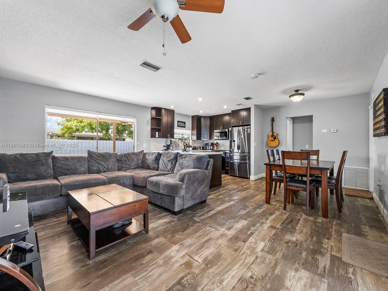 9636 NW 26th St, Sunrise FL 33322