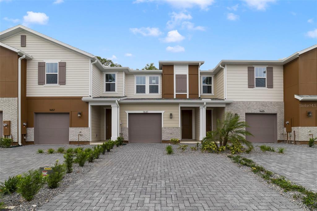 1661 GREENLEAF WOODS COVE