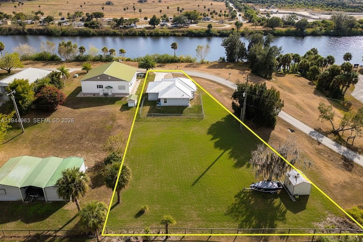 1053 SW Lock Ln, Moore Haven FL 33471
