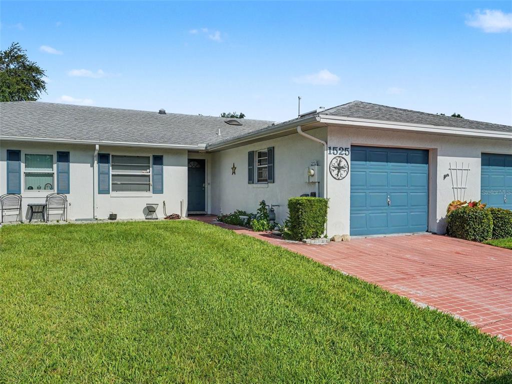 This is a floor plan of a residential home featuring two bedrooms, two bathrooms, and a garage — 1525 OAKVIEW CIRCLE SE, WINTER HAVEN, FL