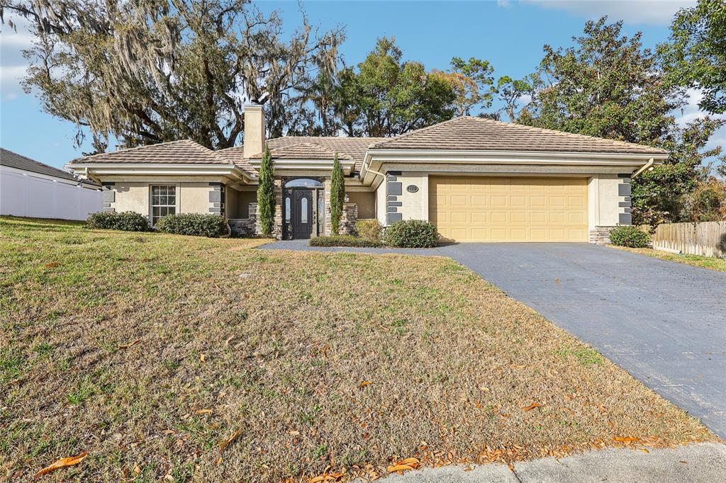 2115 OAK LEAF CIRCLE
