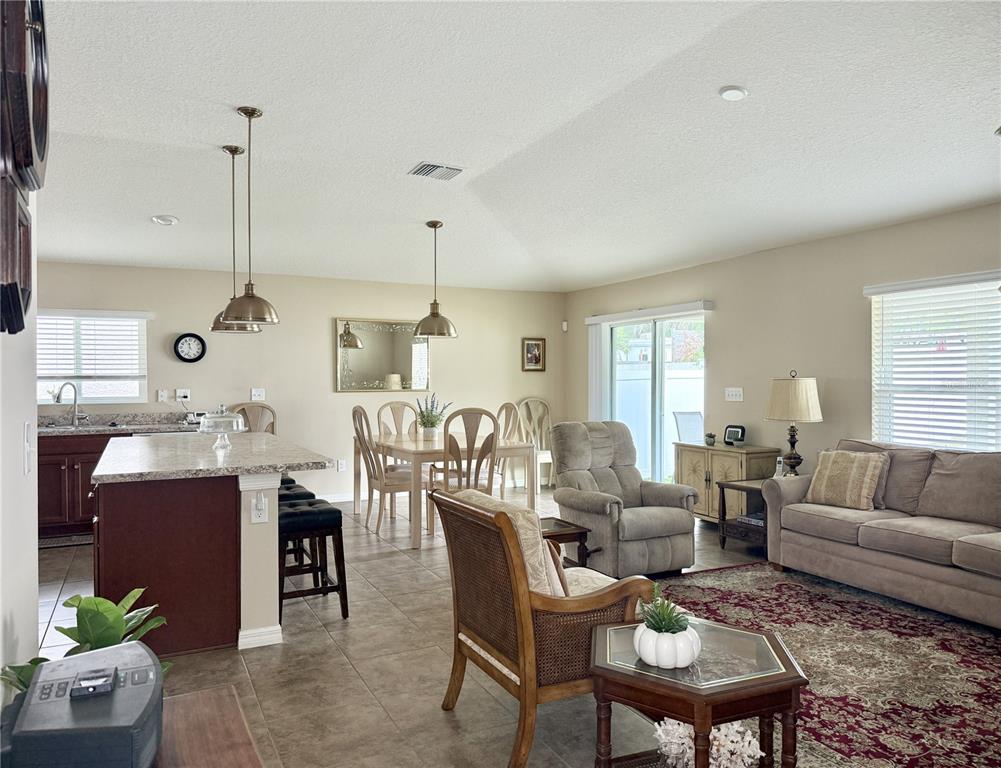 9242 FREEDOM HILL DR, SEFFNER, FL — photo 4 of 30